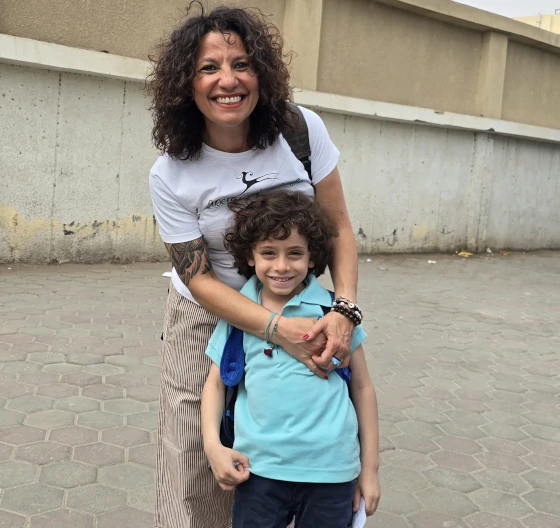 Pavly veste la divisa del istituto scolastico St. Fathima School