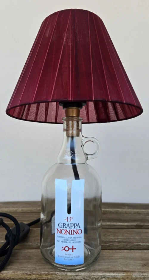 Lampada "GRAPPA NONINO" 43° distillata artigianalmente nei nostri alambicchi